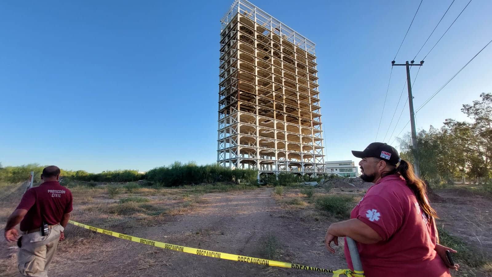 sujeto se lanza del edificio