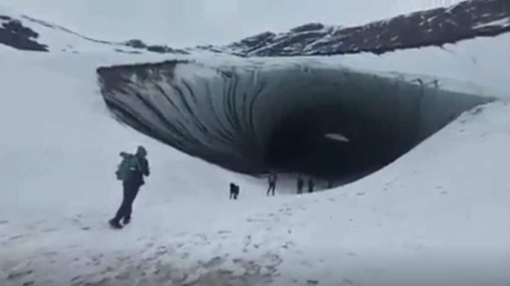turista aplastado por bloque de hielo