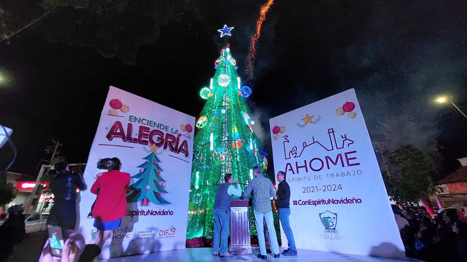 ¡Se enciende la magia de la Navidad! Así lucen los adornos de la temporada en Los Mochis 05