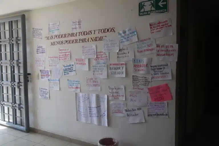 ¡Universidad de Guerrero en la mira! Alumnas denuncian acoso de maestros y estudiantes