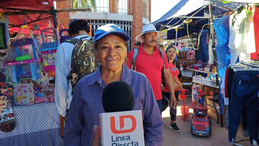 Vendedores en el tianguis de la colonia Juárez en Mazatlán