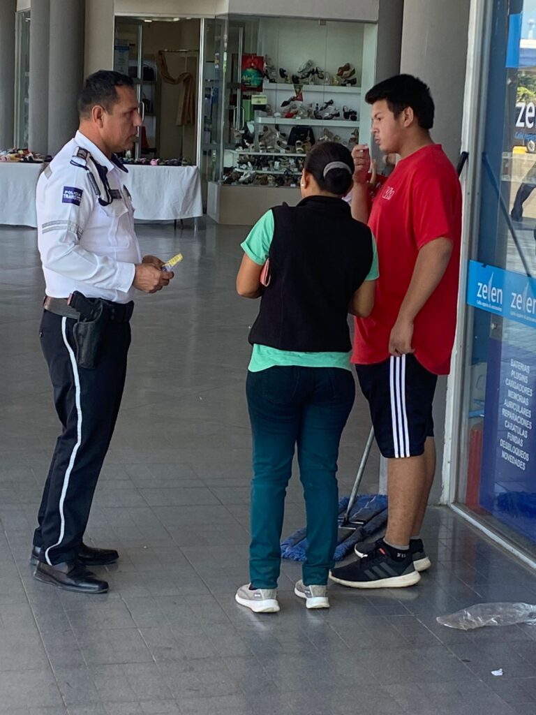 Multas por invadir áreas azules en estacionamientos