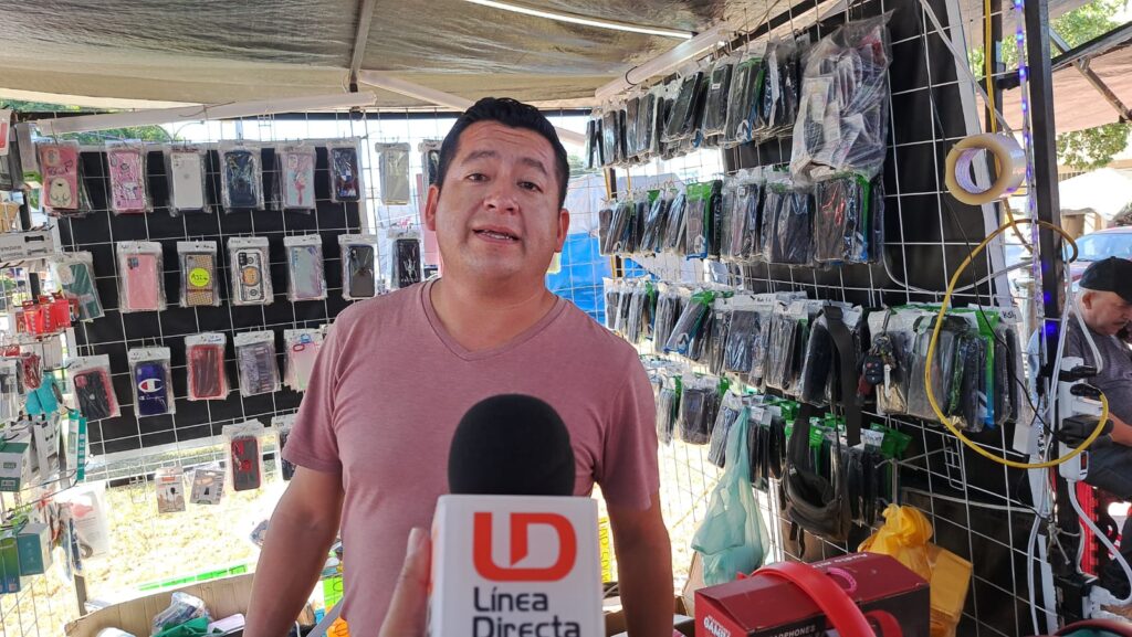 Vendedores en el tianguis de la colonia Juárez en Mazatlán