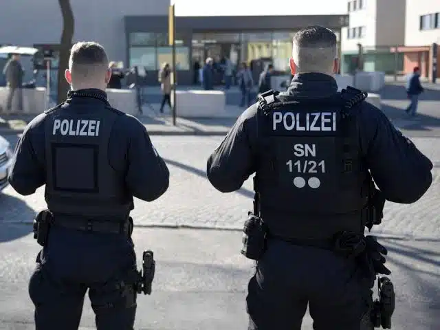 Abaten a sujeto tras asesinar a su madre en Alemania