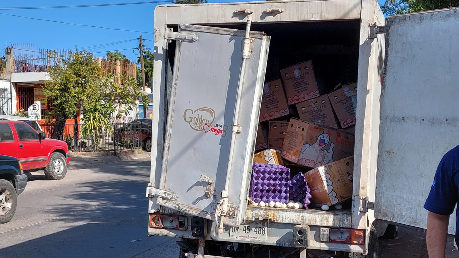 Accidente Los Mochis, Huevos, Camioneta