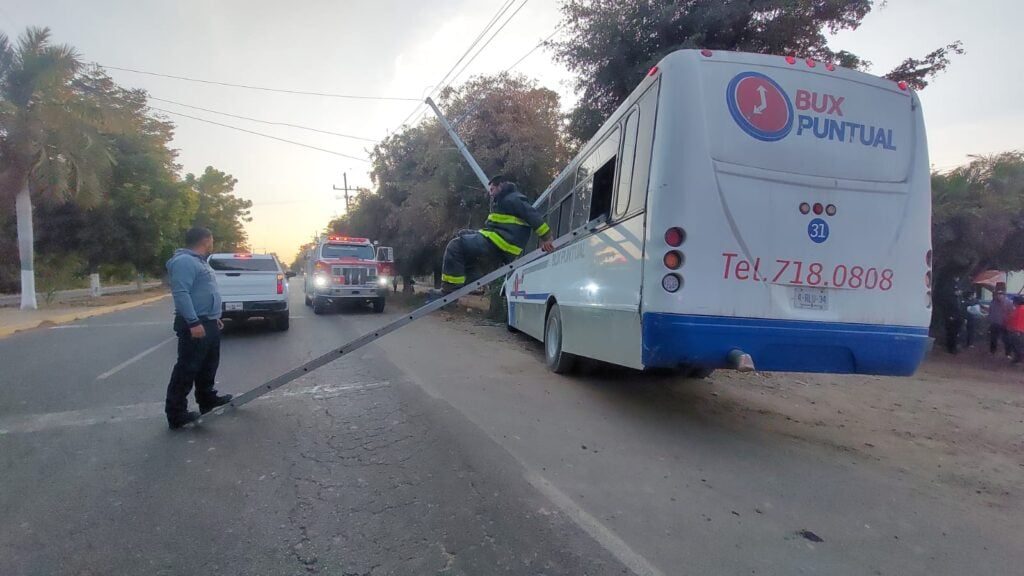 Accidente camión Navolato CFE