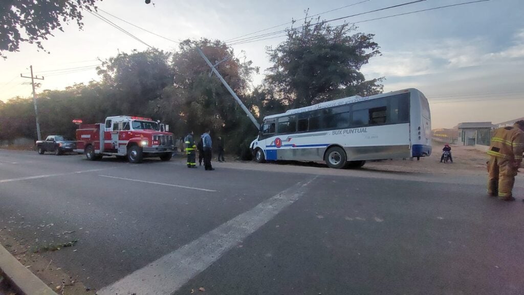 Accidente camión Navolato CFE