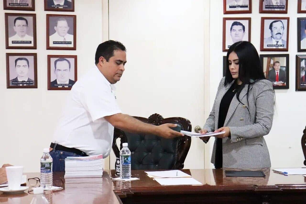 Ana Karen Val entrega su Primer Informe 2