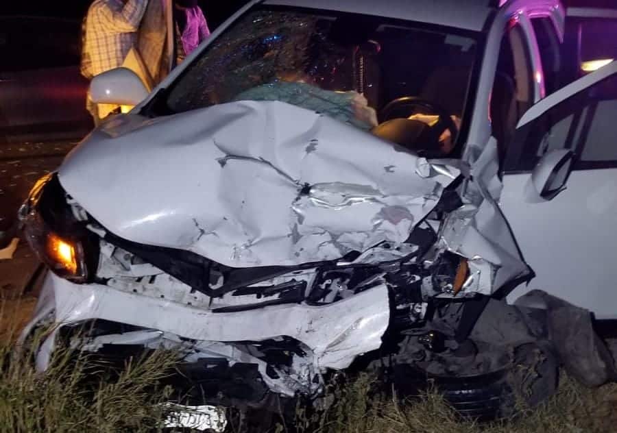 Aparatosa carambola deja a un adulto mayor lesionado y fuertes daños en Guasave