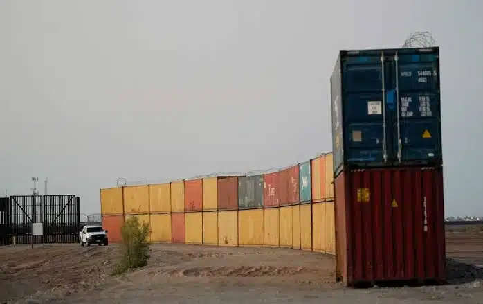 Arizona quitará muro improvisado en frontera con México