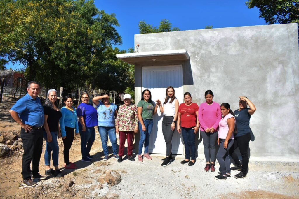 Aterrizan dos apoyos para vivienda del programa municipal en Mocorito (2)
