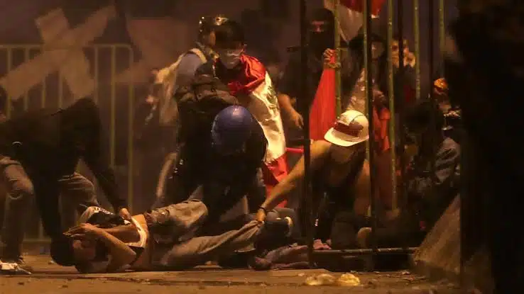 Aumenta a 22 las víctimas mortales tras manifestaciones en Perú