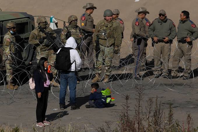 Blindan Texas para impedir la llegada de migrantes