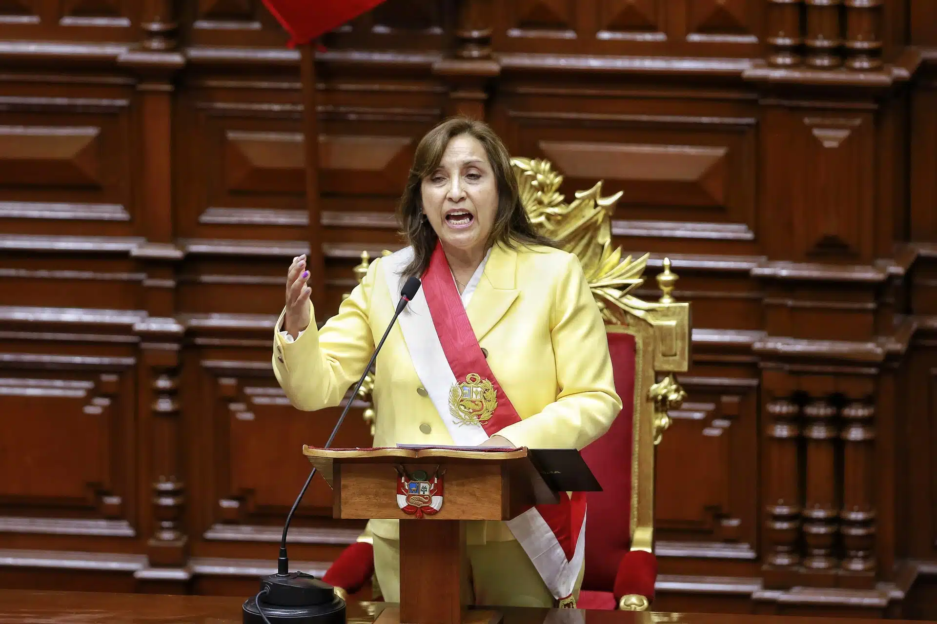 Boluarte pide a AMLO no meterse en asuntos internos de Perú