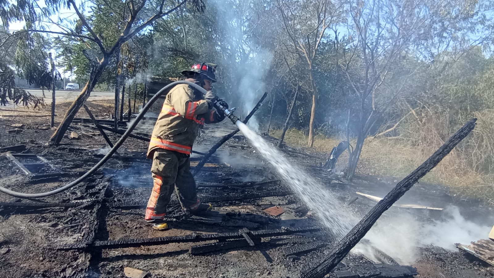 Bomberos Veteranos-incendio-casas-carretera-mexico