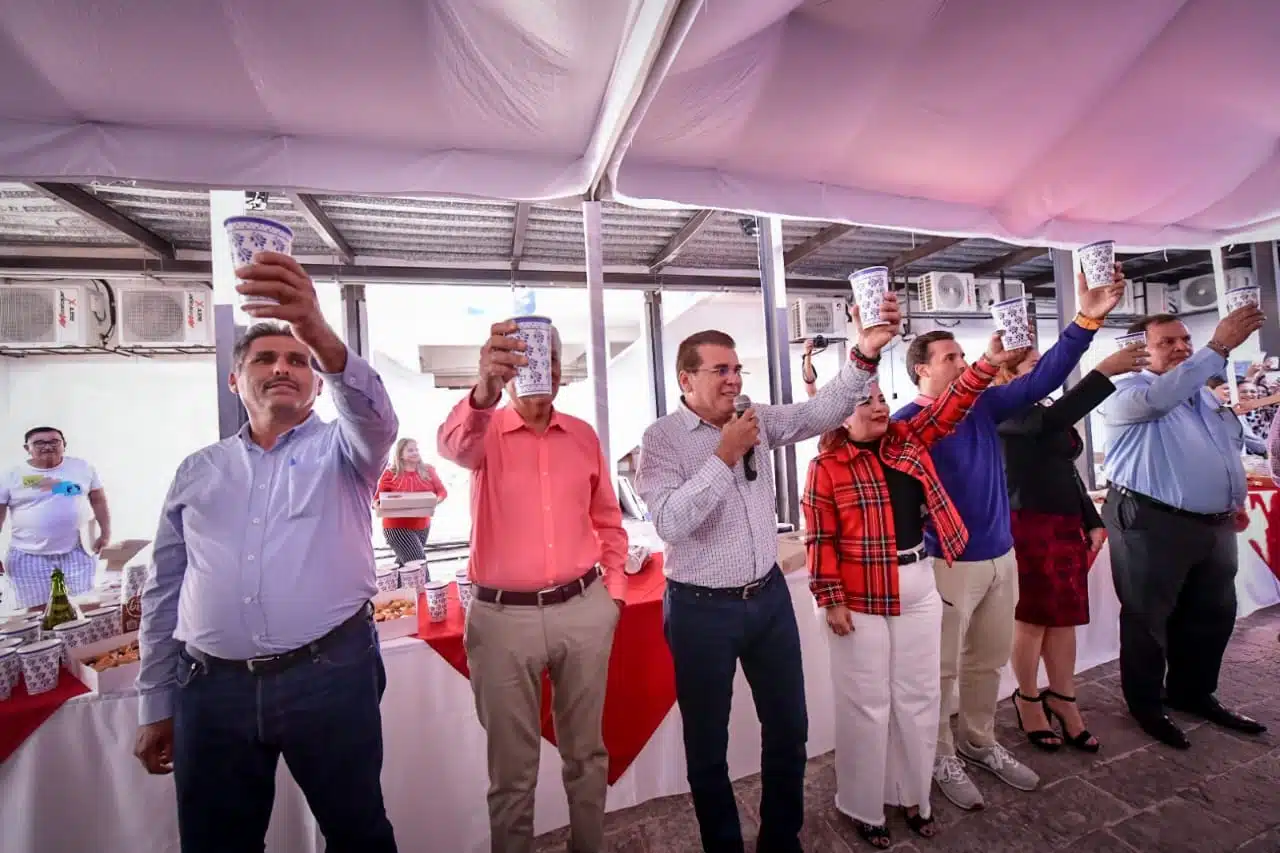 Agradece Edgar González a trabajadores del Ayuntamiento de Mazatlán por su esfuerzo y compromiso