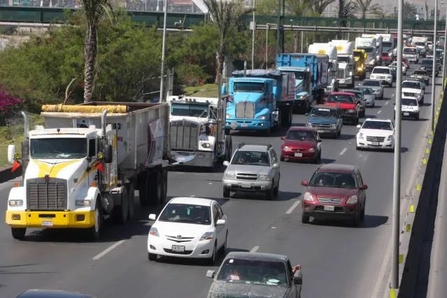 Camiones de carga pesada, Carreteras