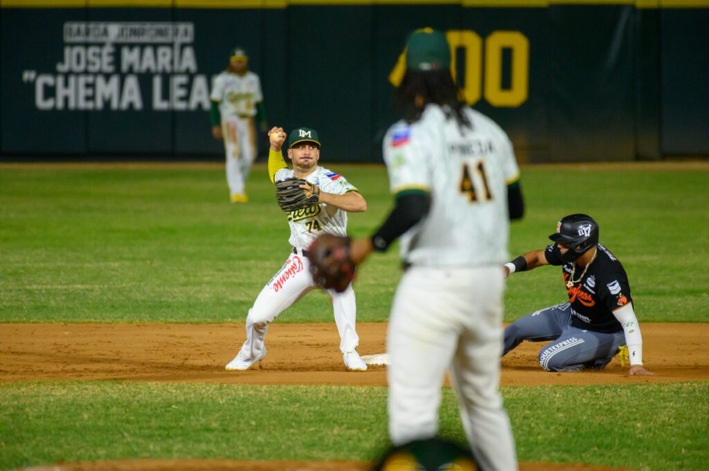 Cañeros amarra serie ante Naranjeros con paliza (2)