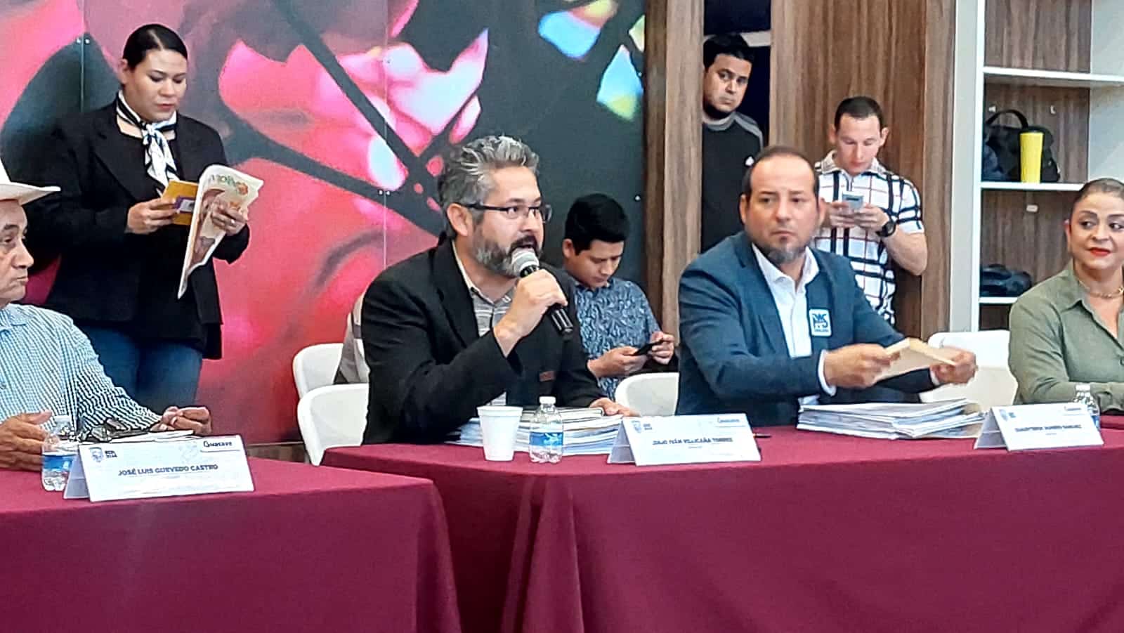 Bomberos necesitan más el sueldo que se subirán regidores, crítica Canirac