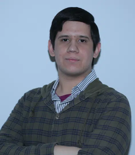 Fotografía de perfil de Rubén Lezama