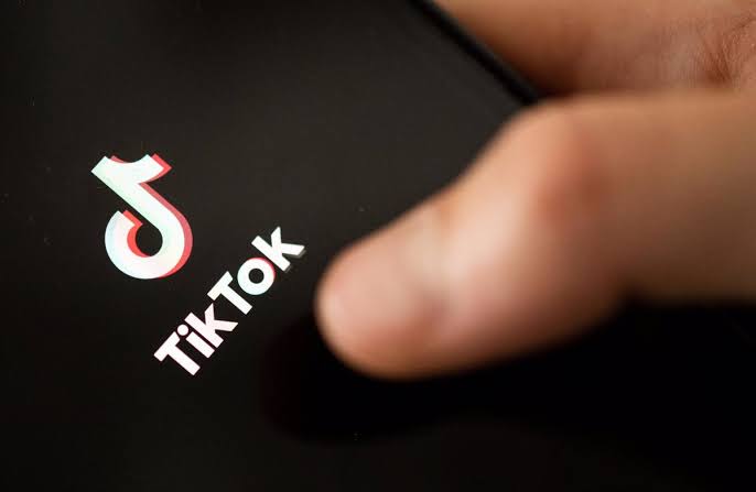 China puede usar TikTok para espiar a EU, acusan Republicanos