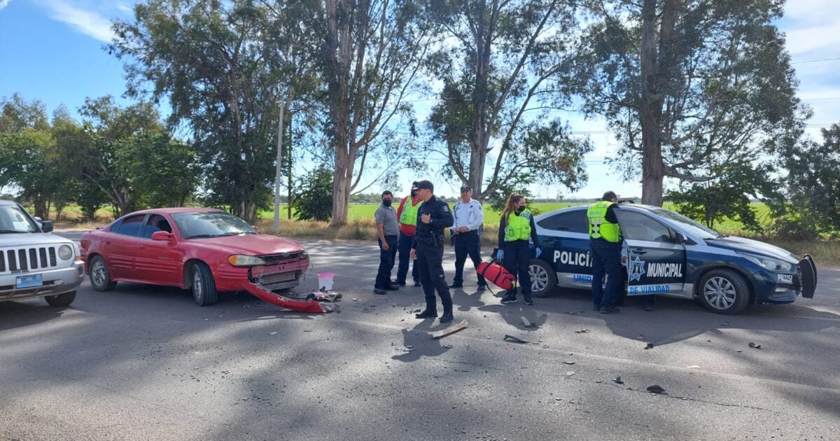 Chocan Patrulla Y Un Pontiac Por La Mochis Ahome Hay Una Menor Y Un Oficial Heridos Línea Directa