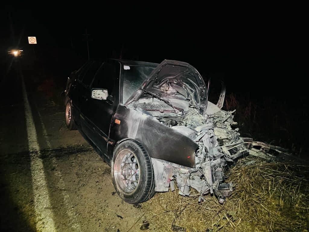 Choque entre camión de pasajeros y automóvil deja dos lesionados y un muerto en Mazatlán.