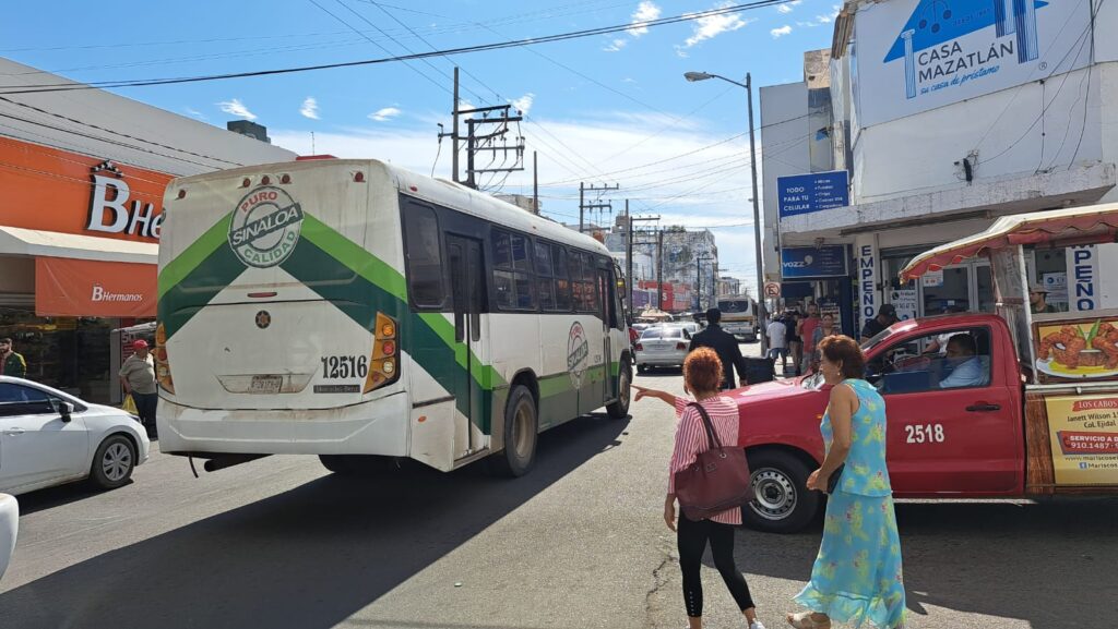 Cierre de calles en zonas comerciales de Mazatlán