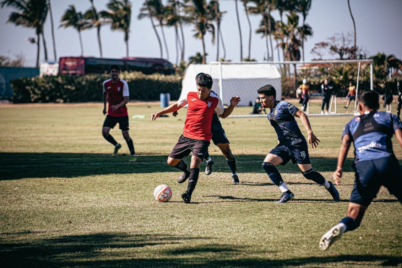 Clubes de futbol profesional sostienen pretemporada y juegos amistosos