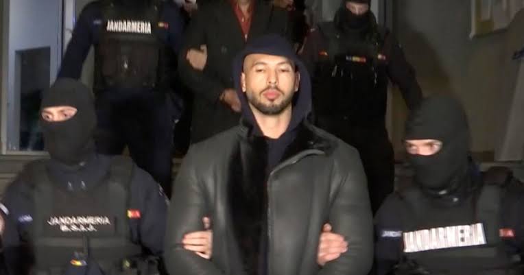 Detienen a influencer y peleador por tráfico de personas en Rumania