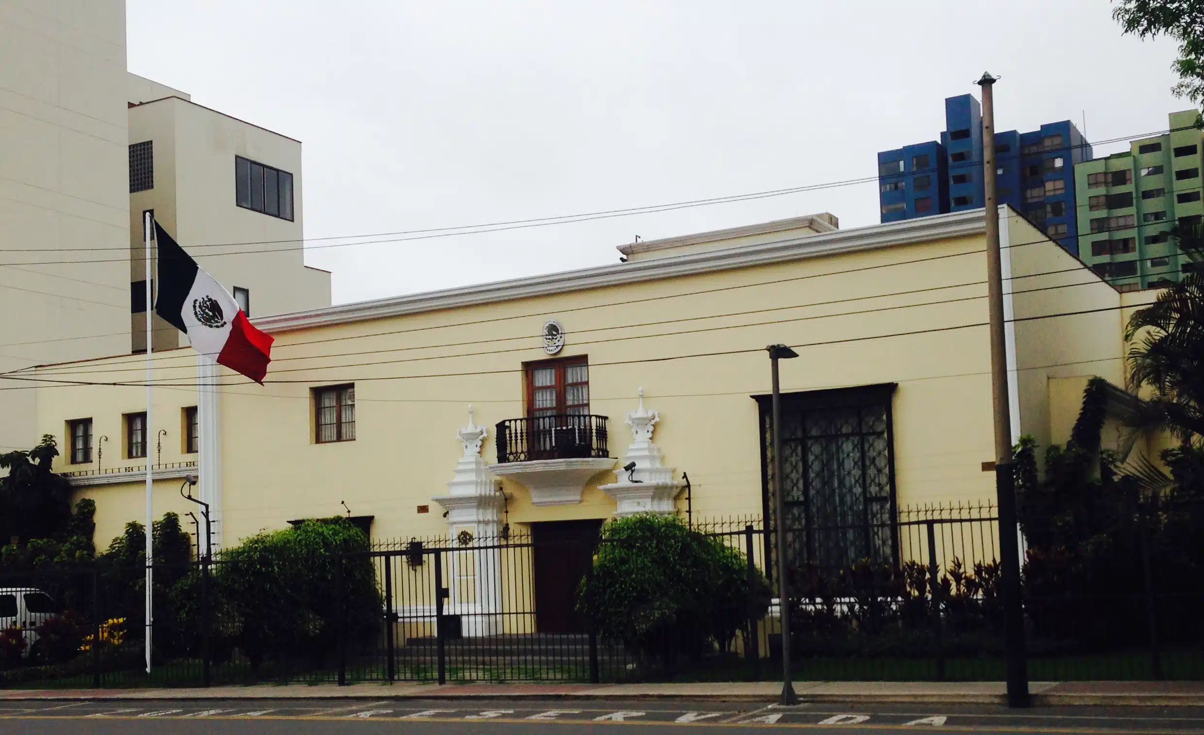 Perú en crisis: Embajada de México pide mantener la calma a paisanos en el país