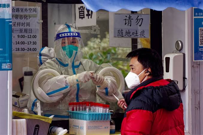 En enero, China relajará restricciones por COVID-19 y reabrirá sus fronteras