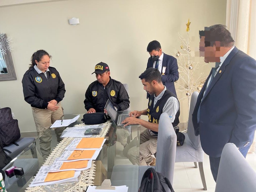 Fiscalía de perú allanamiento