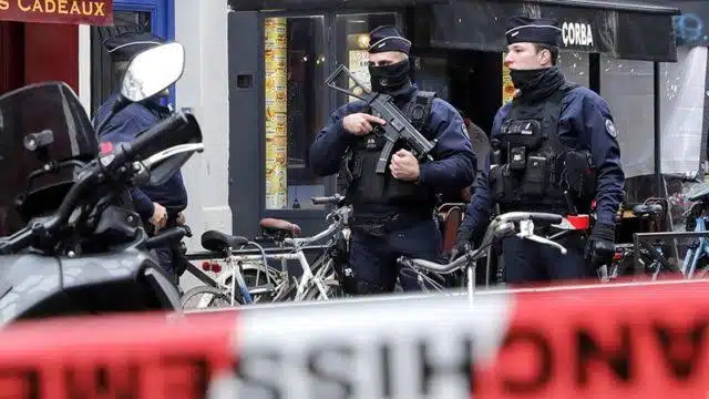 Francia en alerta tras ataque armado en Paris; hay tres víctimas mortales