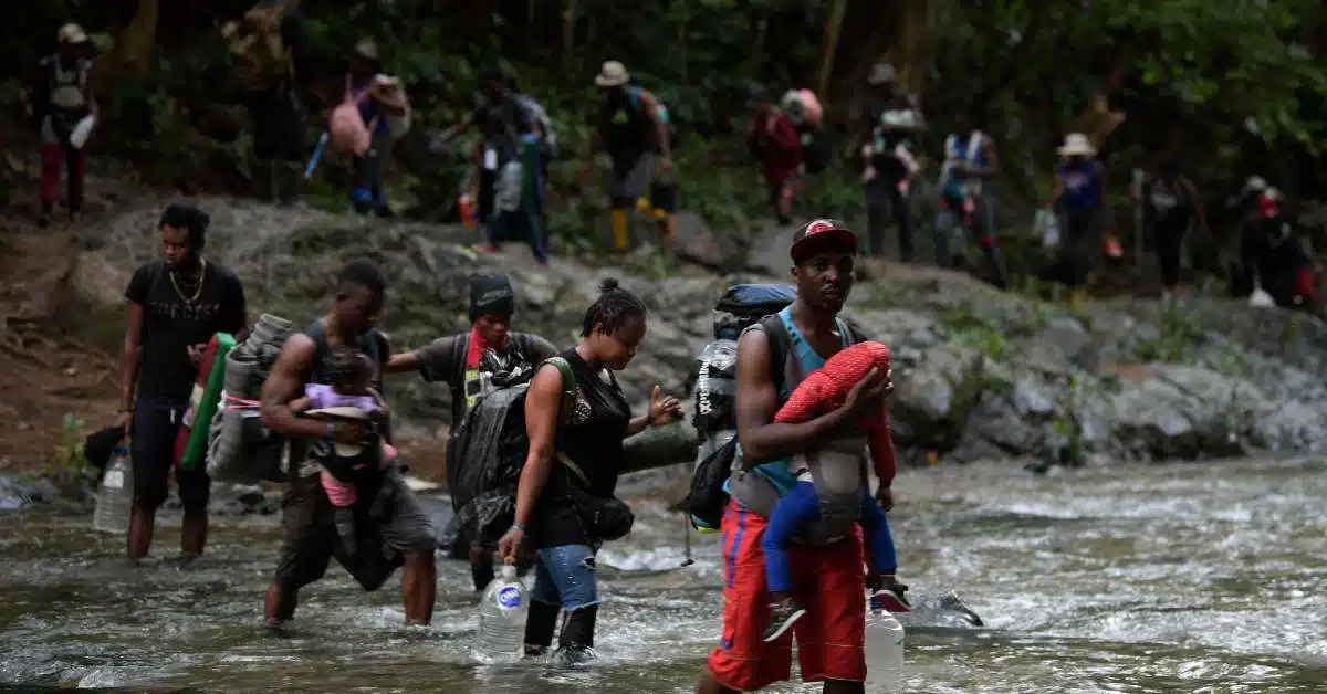 Gobierno panameño descarta regularizar paso de migrantes por la peligrosa selva Darién