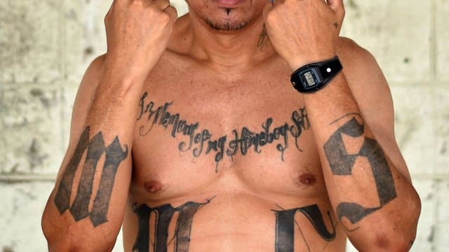 Honduras sigue los pasos de El Salvador, y suspende derechos de pandilleros