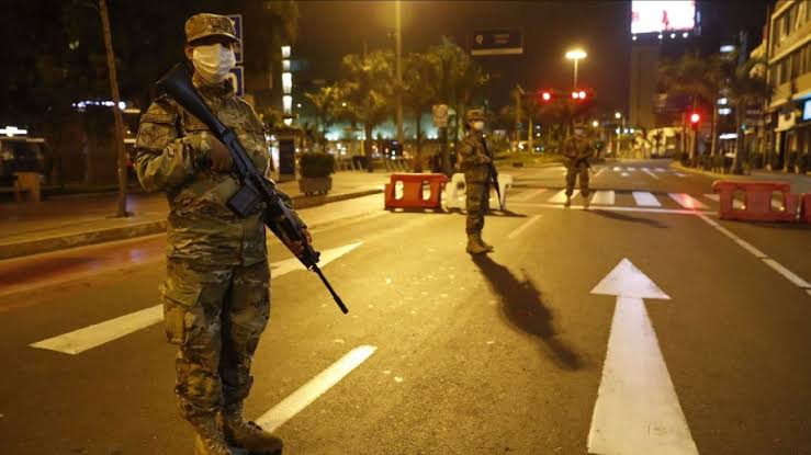 Impone Perú toque de queda nocturno en 15 provincias
