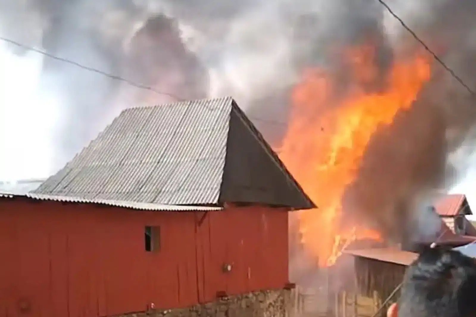Incendio consume vivienda y cobra la vida de dos niñas