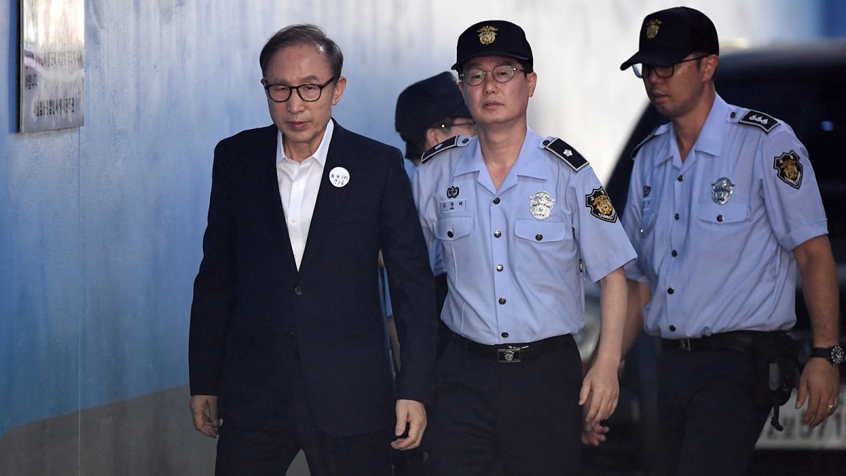 Lee Muyng Bak