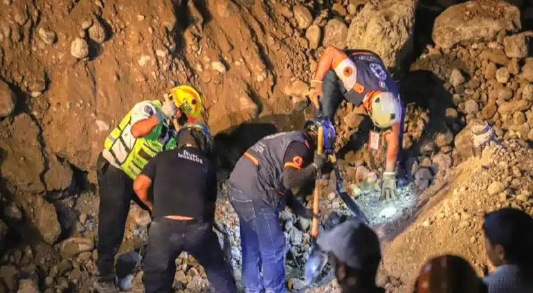 ¡Tragedia en Morelos! Mueren mineros atrapados en mina de arena; ya fueron rescatados