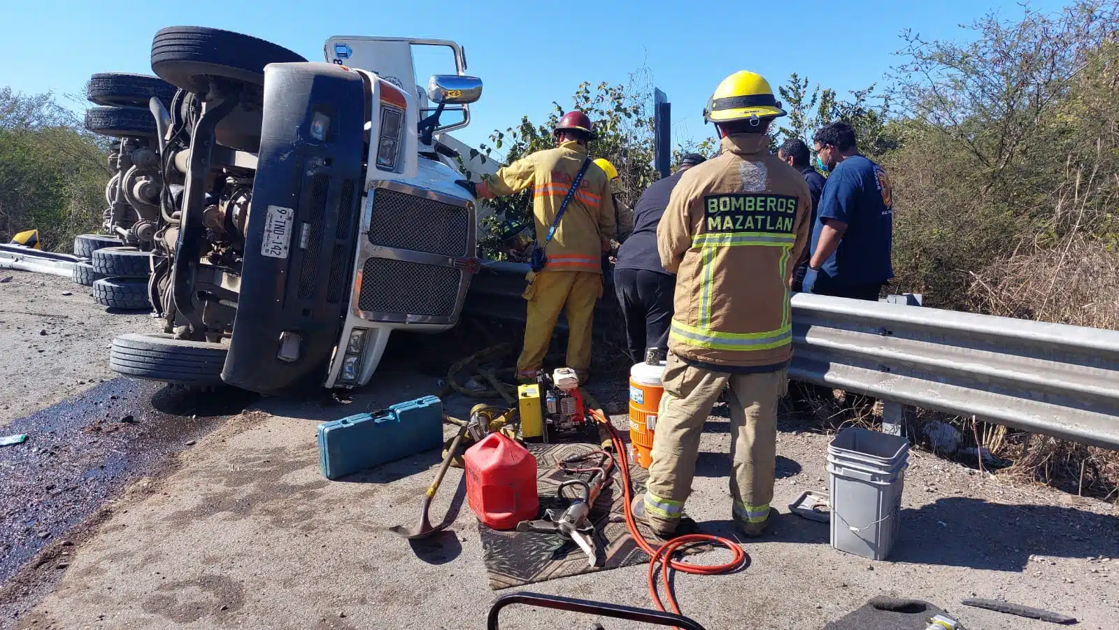 Accidente curva Mazatlán Maxipista Policíaca