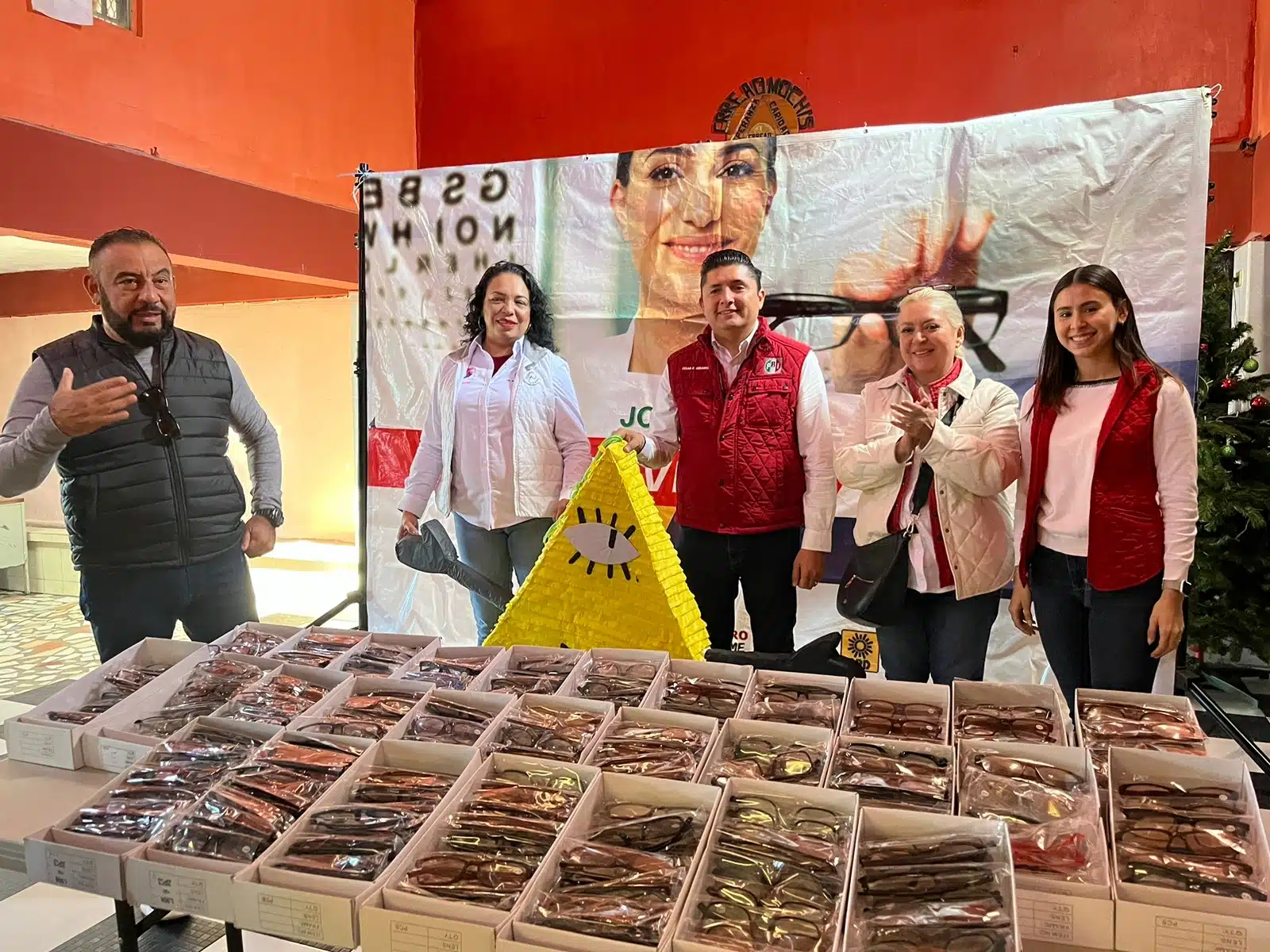 PRI lleva jornada de atención visual al CRREAD en Los Mochis