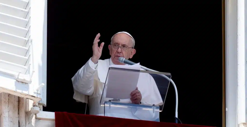 Papa Francisco pide diálogo ante la crisis política en Perú