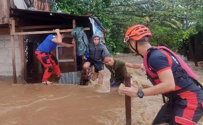 Reporta Filipinas 11 muertos y 46 mil damnificados tras fuertes inundaciones