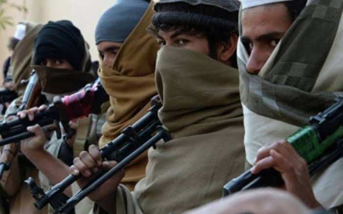 Reportan ataque talibán en frontera con Pakistán; hay seis muertos