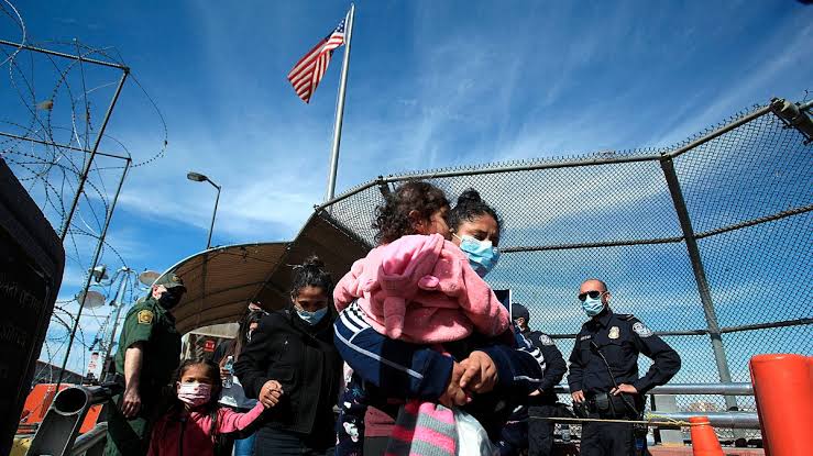 Republicanos buscan reinstaurar programa migratorio Quédate en México