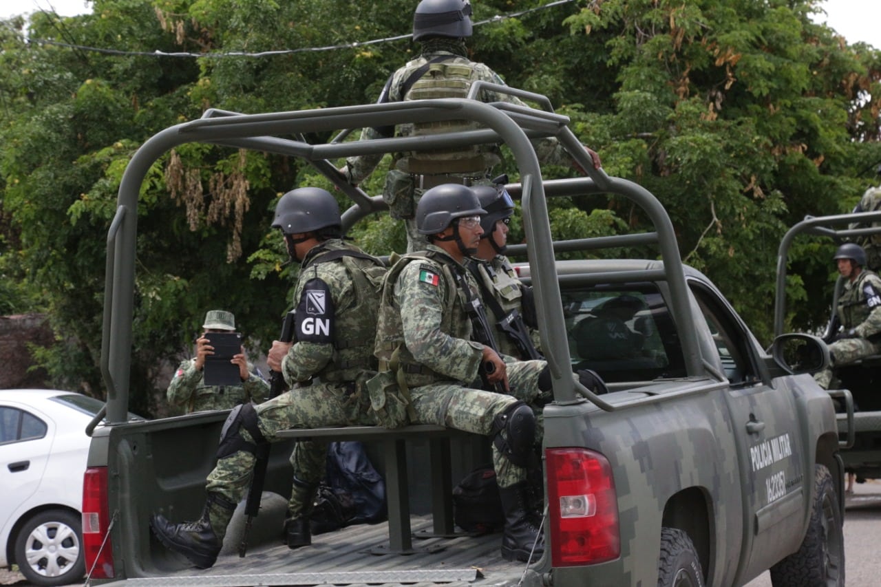 Militares catean seis casas a en Puebla; capturan a 5 “narcos” con droga |  Línea Directa