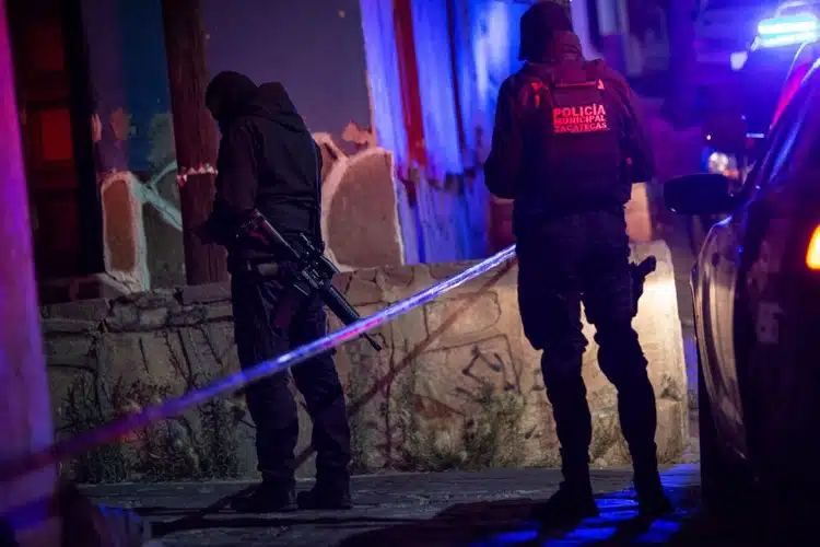 Dos jóvenes son asesinados en el barrio de La Marianita. Minutos antes de ls 21:00 hrs, varias detonaciones de arma de fuego se escucharon en el barrio de La Marianita, del centro histórico.