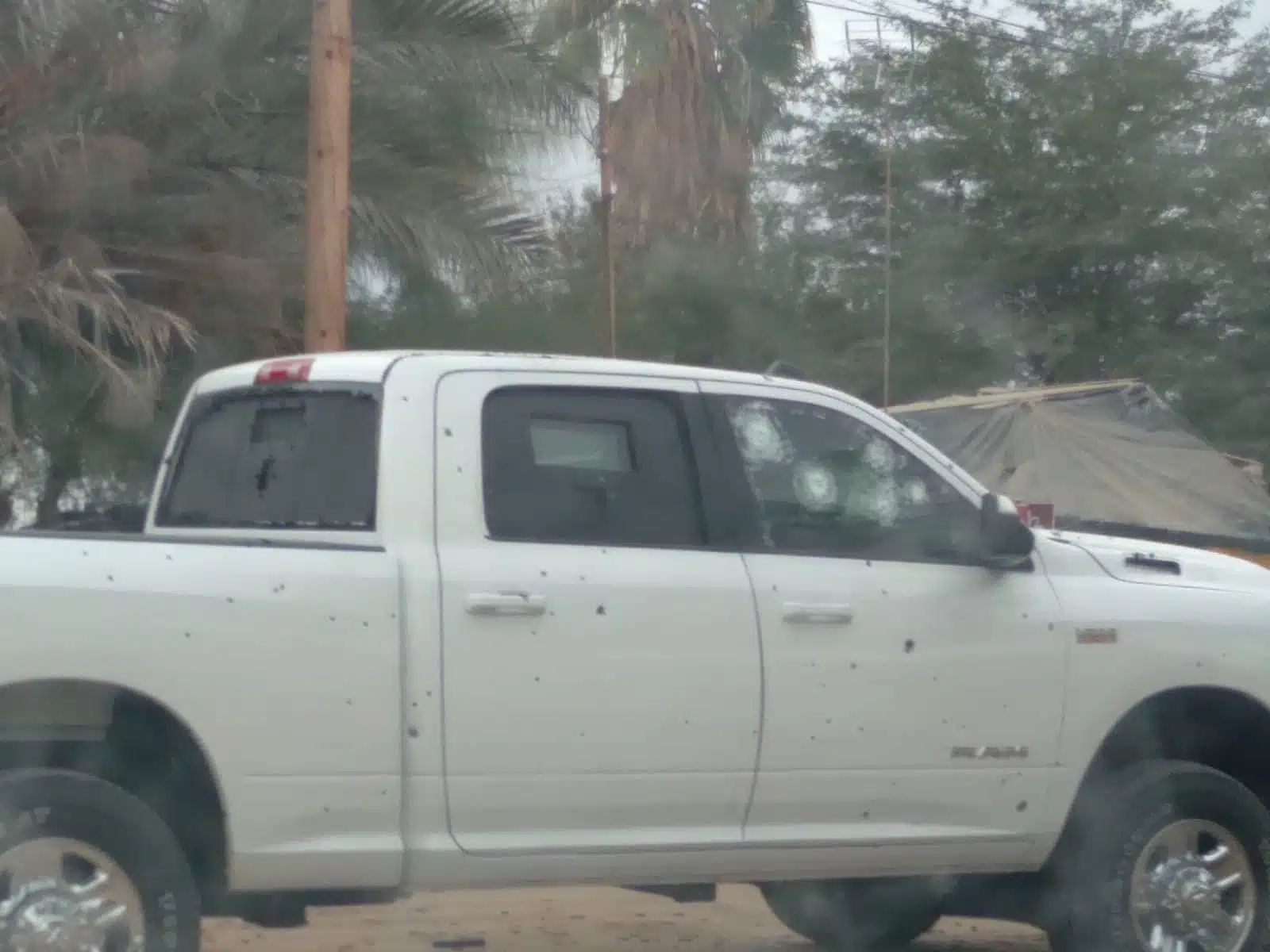 Tres muertos y seis heridos deja saldo de una balacera en Sonora; aseguran 11 vehículos