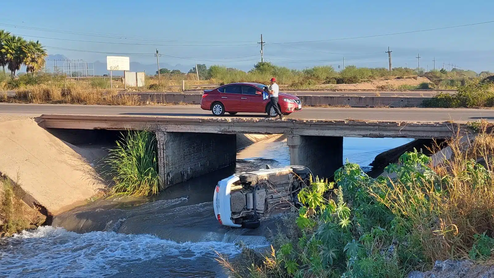 Susto vísperas Nochebuena adultos mayores accidente canalazo Ahome